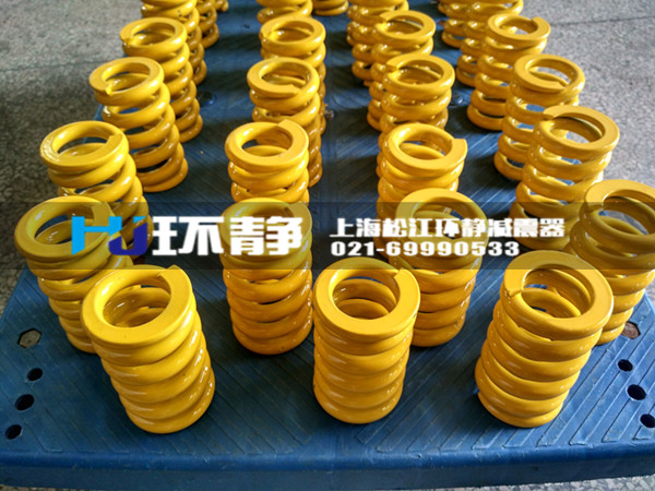 五洲華夏齊安樂，八方盛世鬧新春